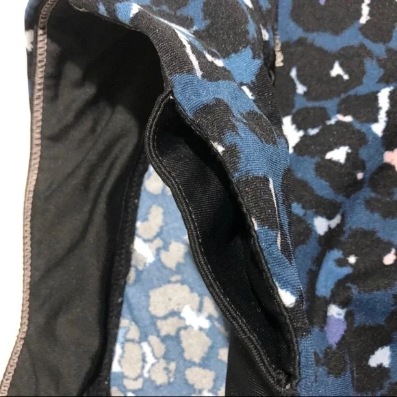 Calvin Klein Women’s Performance Leggings Cropped Blue Animal Print Size XL - Picture 5 of 7
